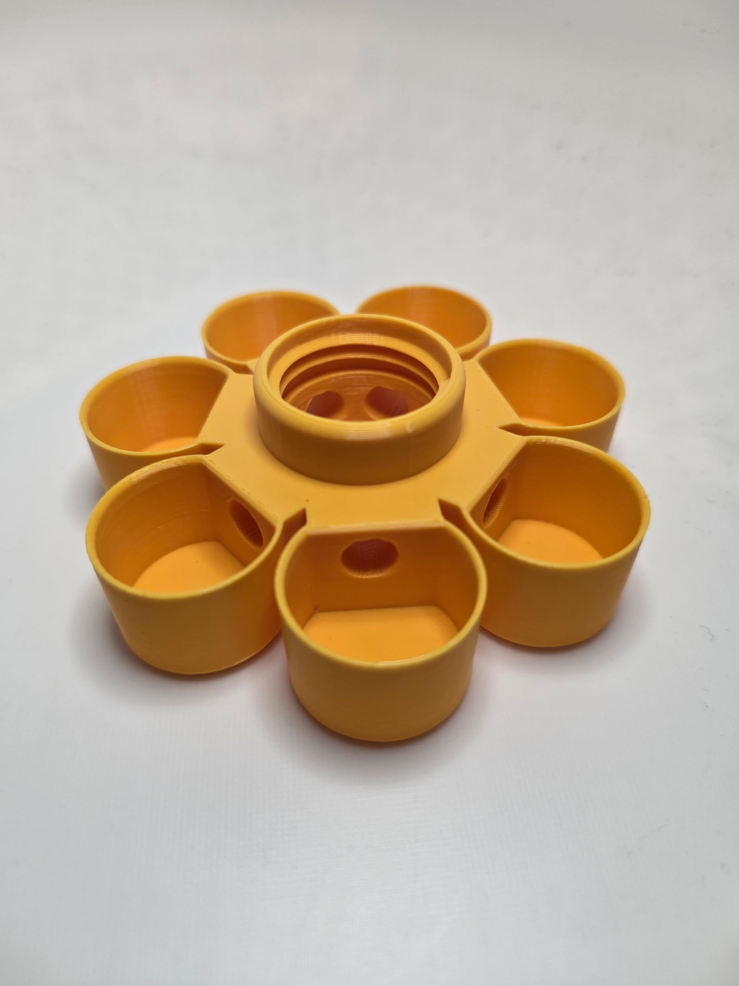 HoneyBunny3D Drinker Base for chicks and quail, durable plastic water dispenser with a secure attachment for poultry.