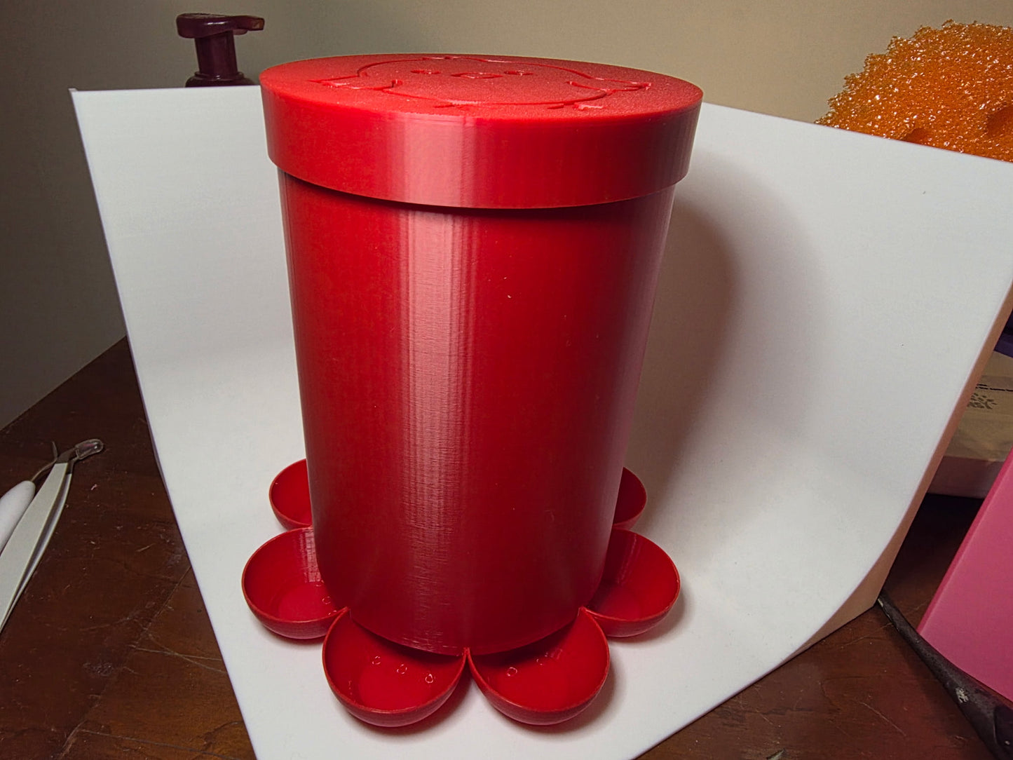 Large HoneyBunny3D chick feeder with 3-quart capacity, showing a clear plastic container and feeding openings for young chicks.