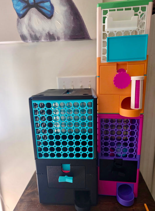 HoneyBunny3D Gachapop vending machine with 100 capsules, featuring colorful capsule design and compact display.