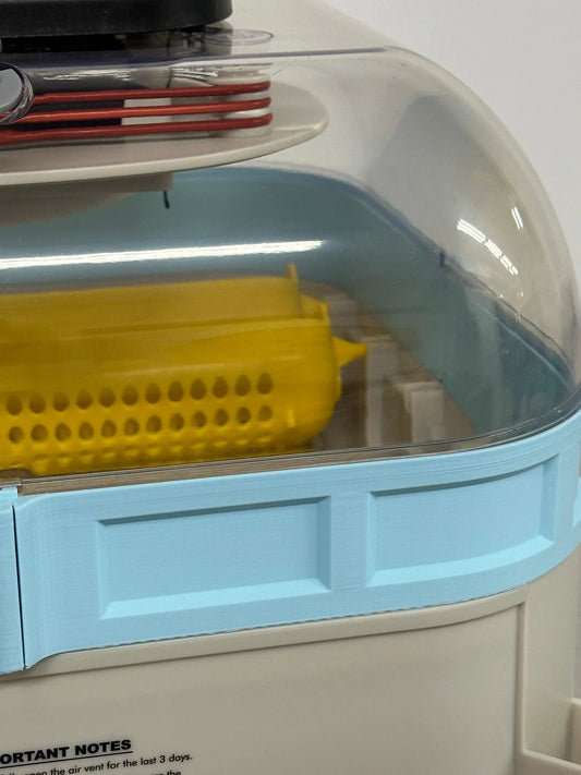HoneyBunny3D Maticoopx 30 Incubator 1.5-inch riser, sturdy plastic component for supporting and elevating the incubator.